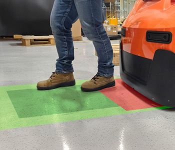 Toyota pallet truck with foot protection zones